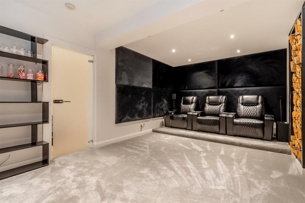 8526847-interior19.jpg