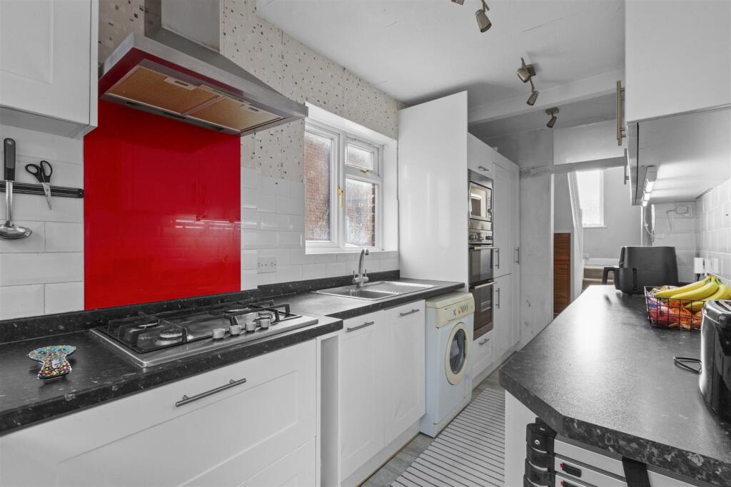 40 White Close, HP13 5NG-6.jpg