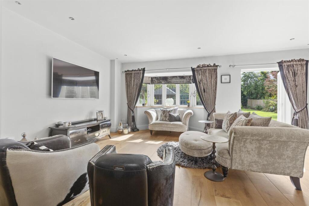 23 Marlow Road, HP11 1TA-12.jpg