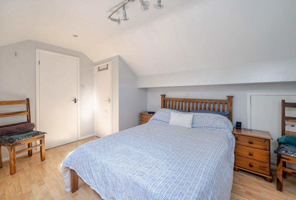 1300183-9-683d6ba...