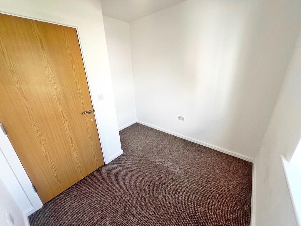 16 Dutton Court 4