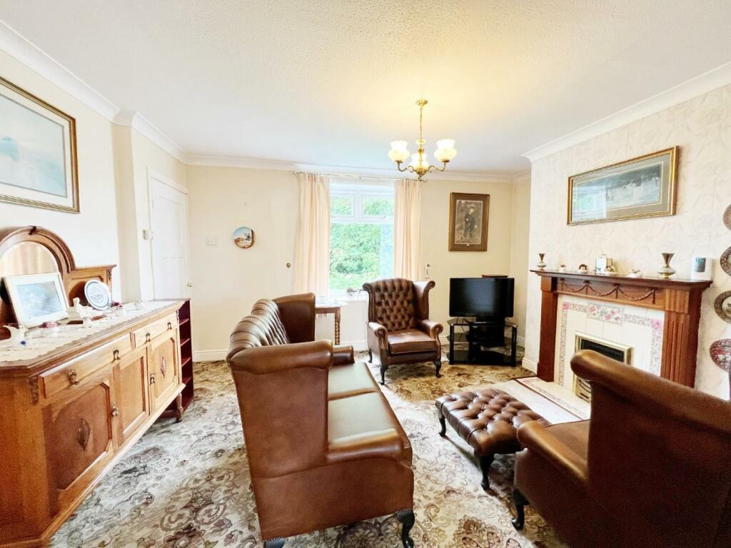 Lounge pic 2.jpg