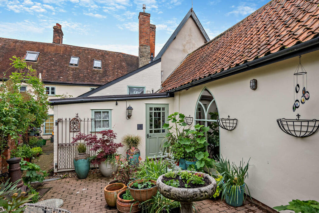 8598428-exterior0...