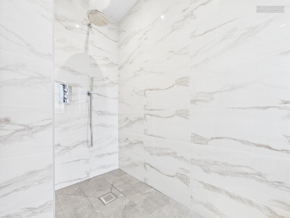 En-Suite To Master Bedroom