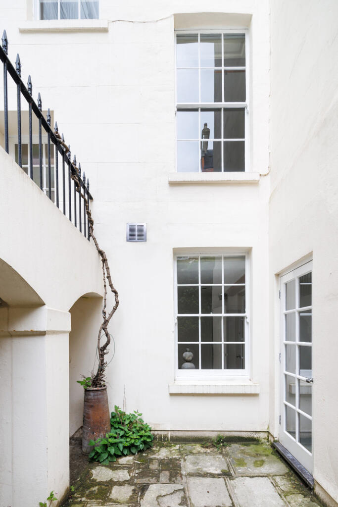 288628 - OldGloucesterStreetLondon-JSouteyrat-2...