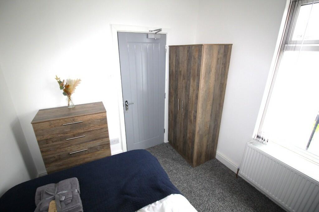 Double Bedroom b