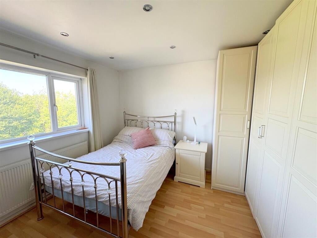 Bedroom 1a.jpg