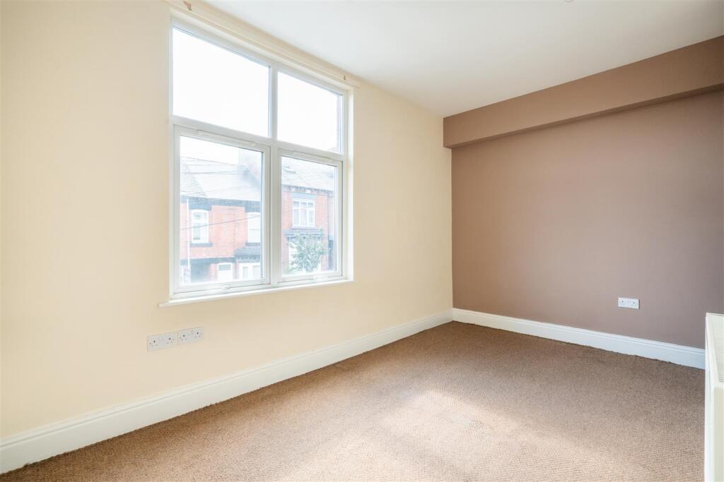 Bedroom 1.jpg