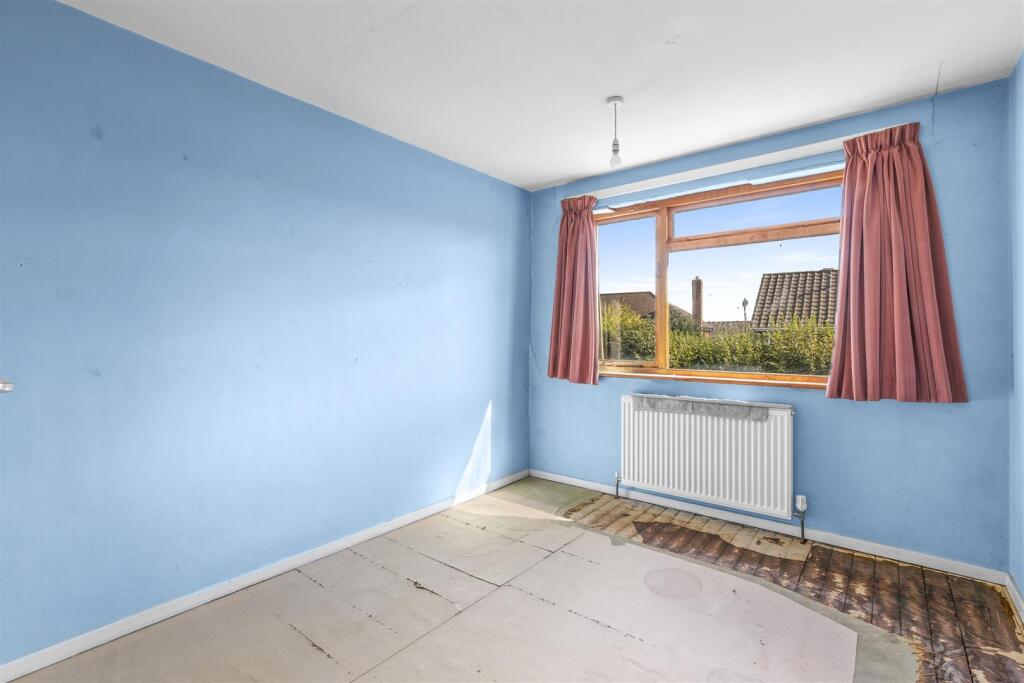 38 Harries Way, HP15 6UE-5.jpg