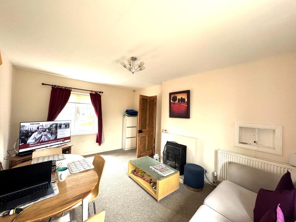 Living room (2)