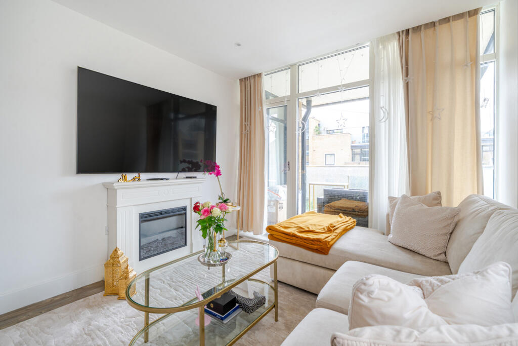 1301674-10-6839bd...