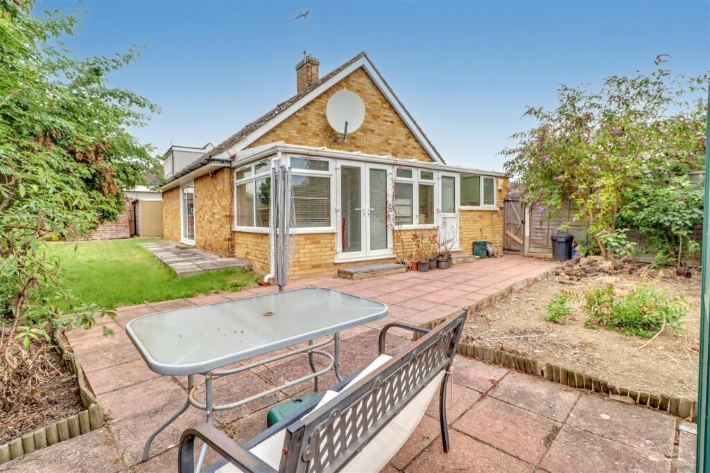 16 LONGFIELD CLOSE INSIDE-12.jpg