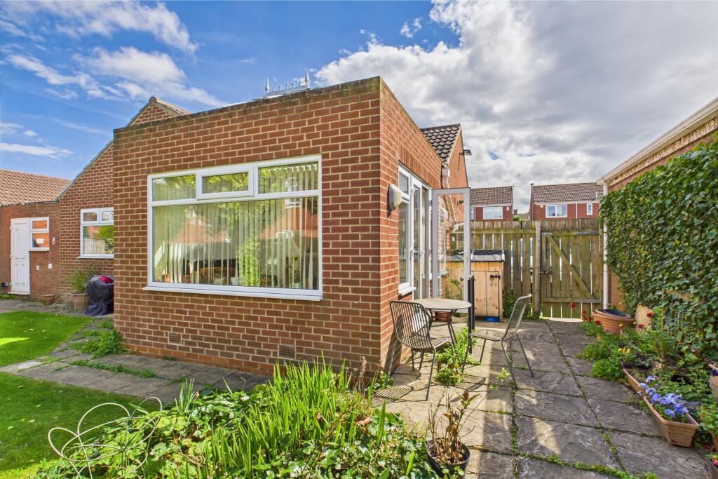 CAM04201G0-PR0077-STILL035