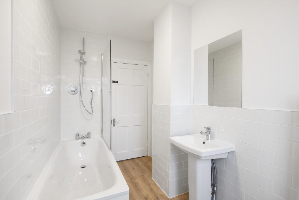 7 bathroom.jpg