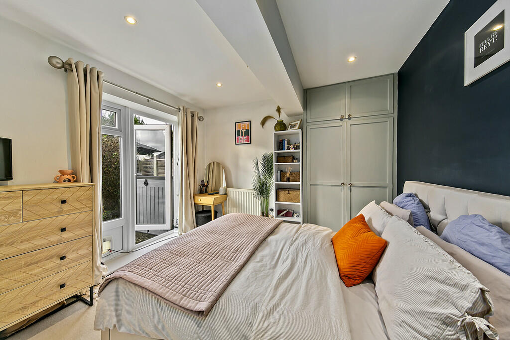2, 263 Uxbridge R...