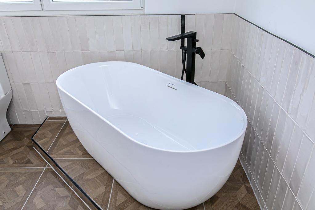 BATHROOM DETAIL