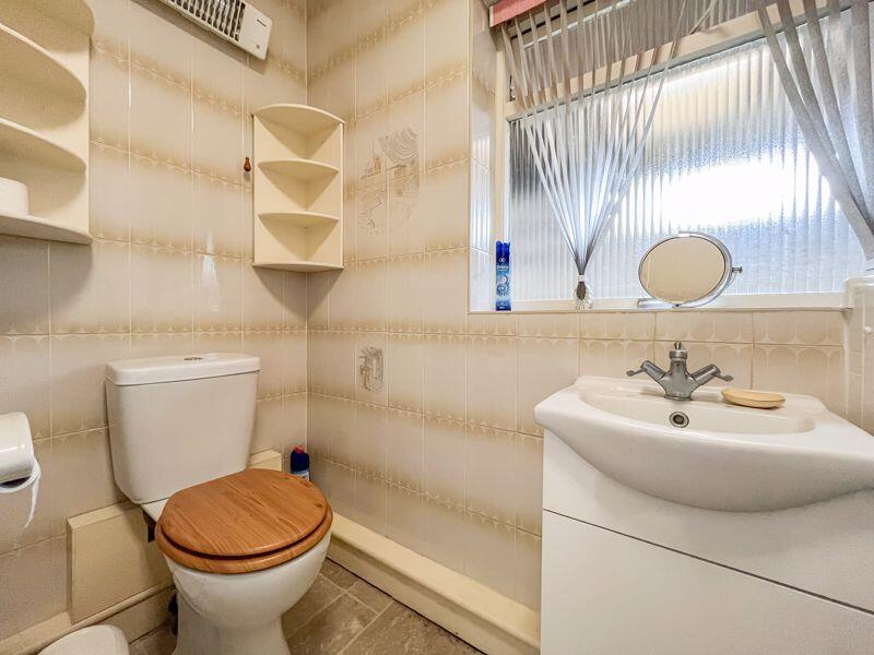 SHOWER ROOM