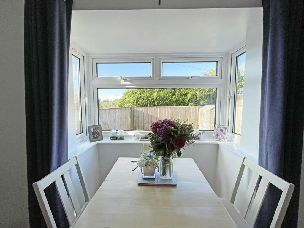 Ipswitch Close 11 Dining Area.jpg