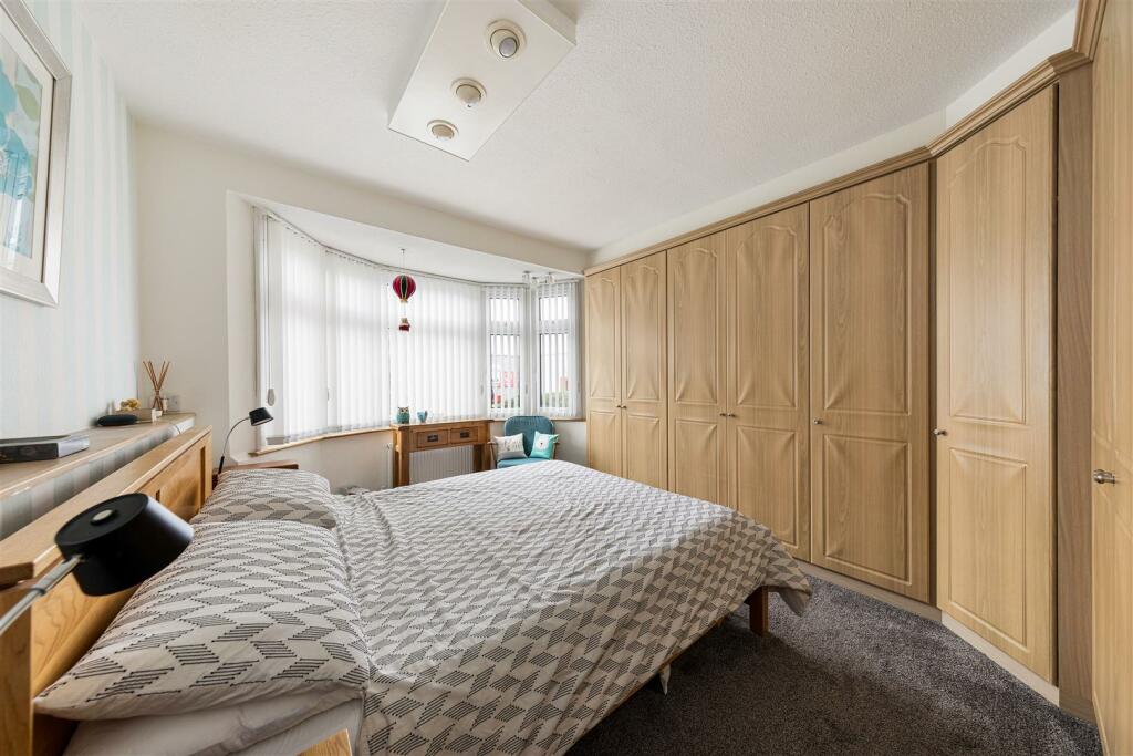 Larkshall Road E4