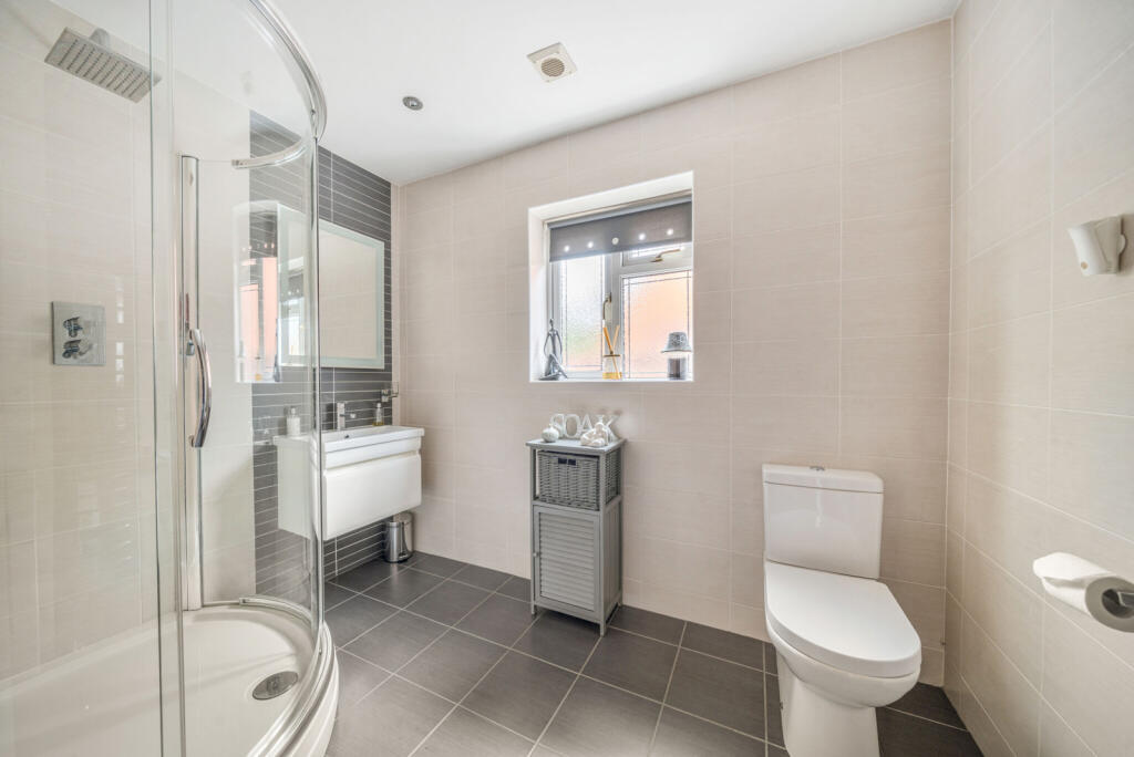 Downstairs Wc/Shower