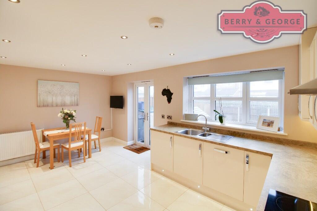 KITCHEN / DINER