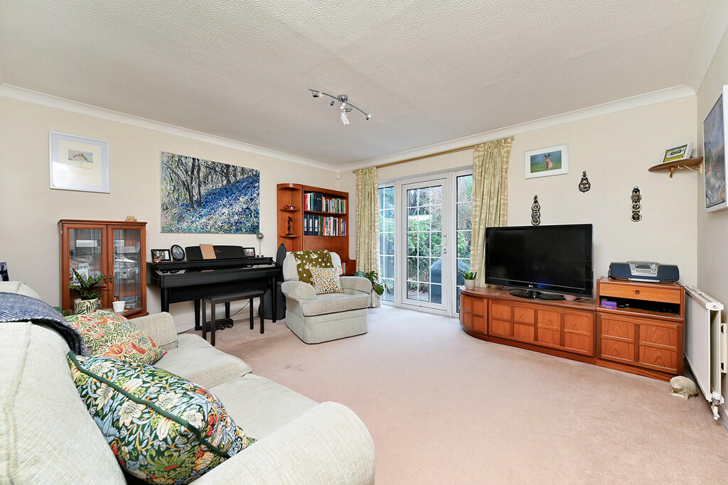 12 Brewers Close ...