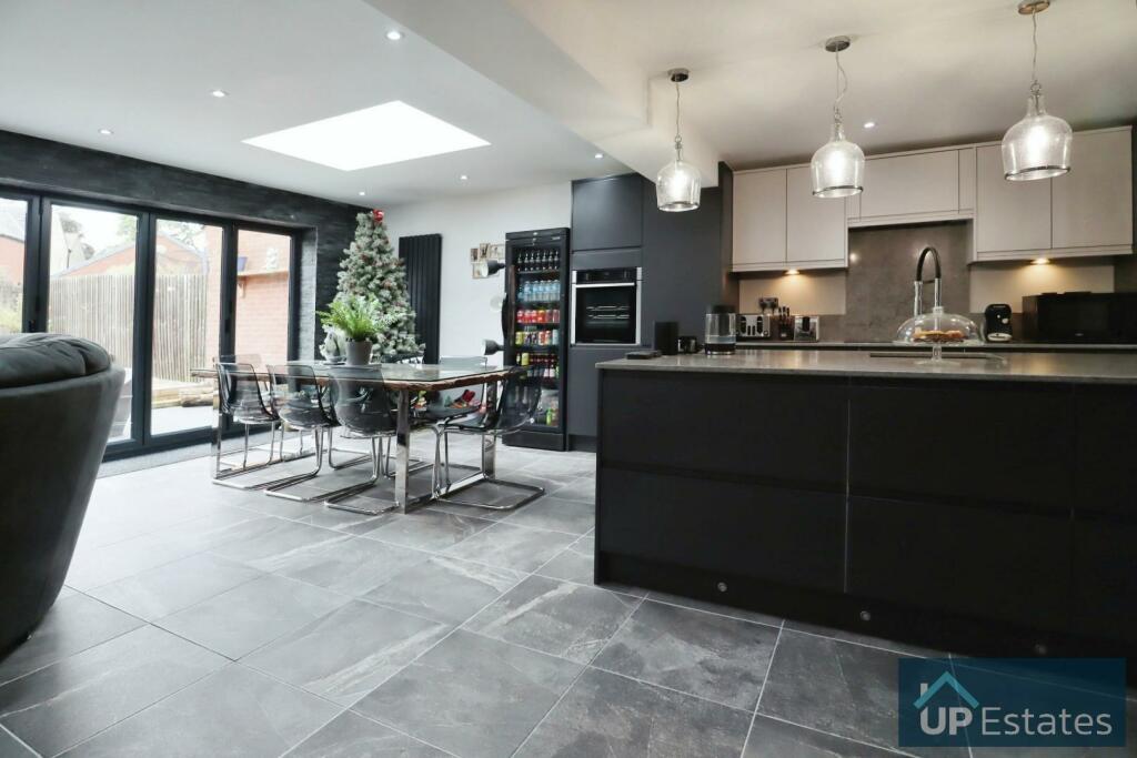 KITCHEN/ DINER