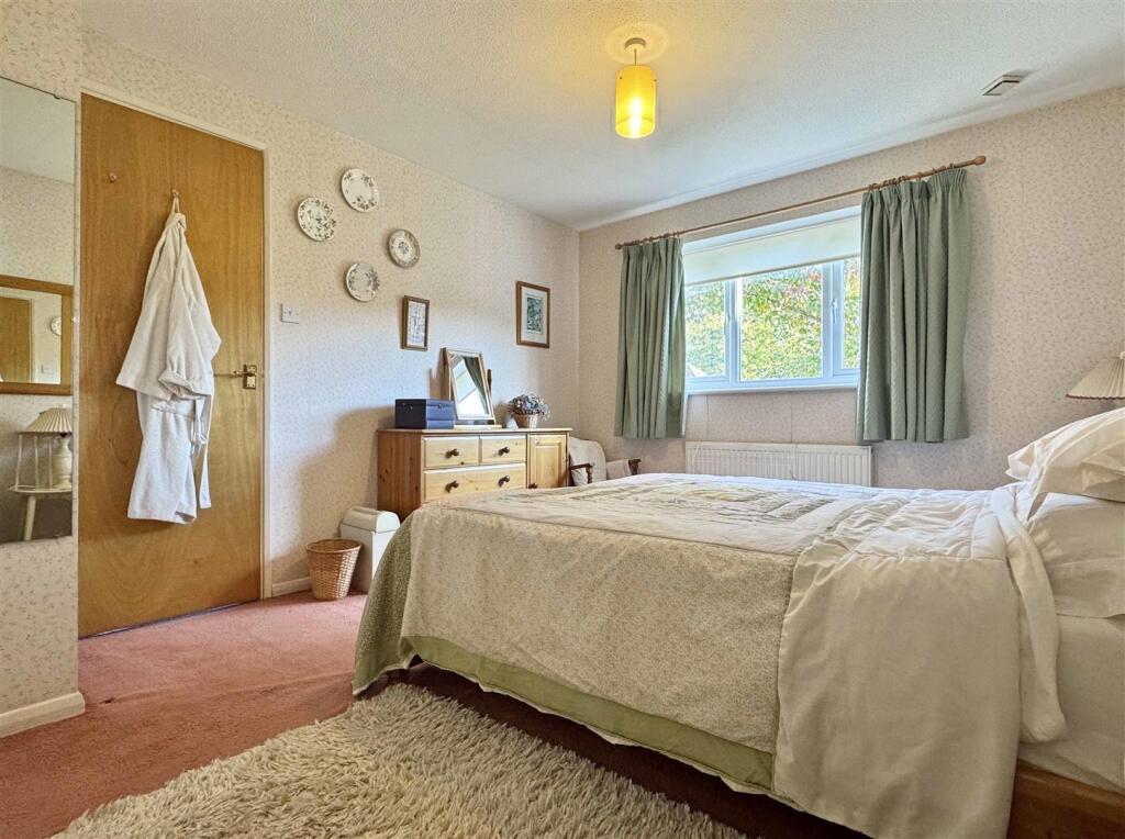 Master Bedroom b.jpg