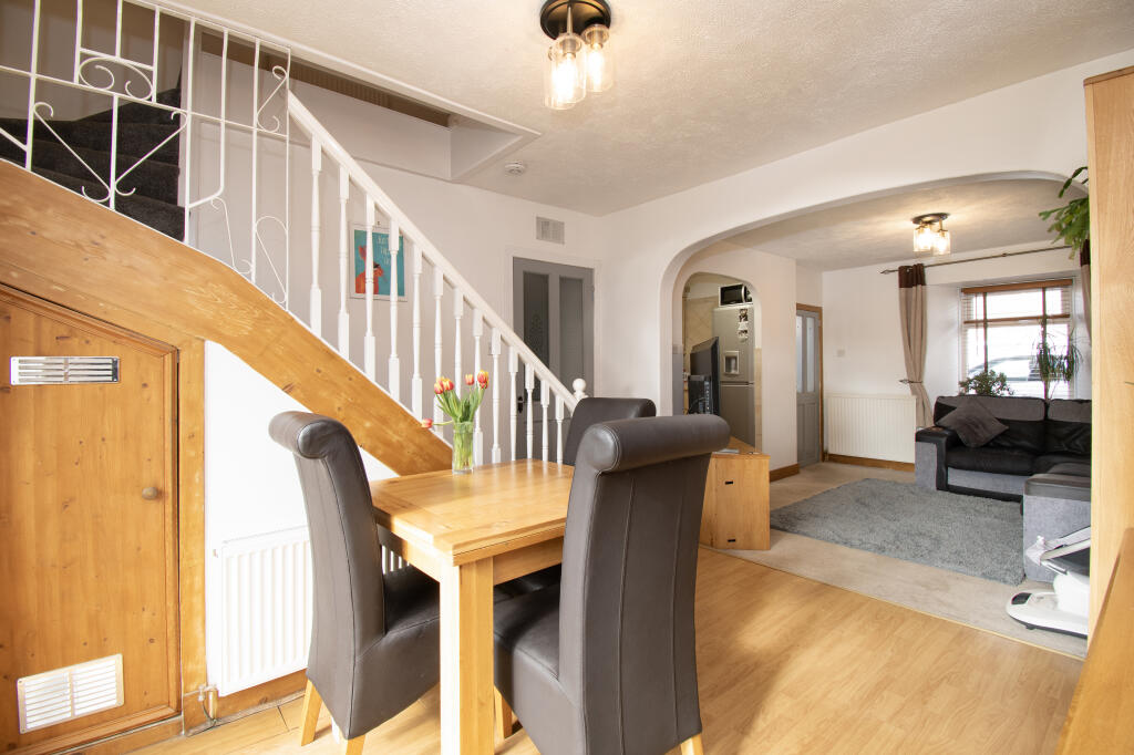Open plan family dining kitchen