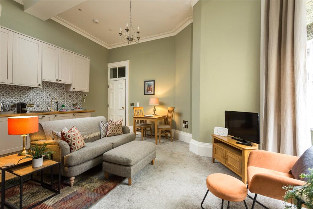 Living/dining area