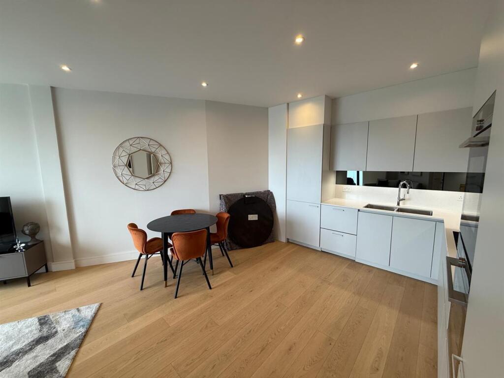 Davidson Frost-Wellings, DFW Finchley Road, Kitche