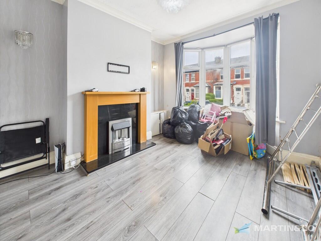 CAM02318G0-PR0486...