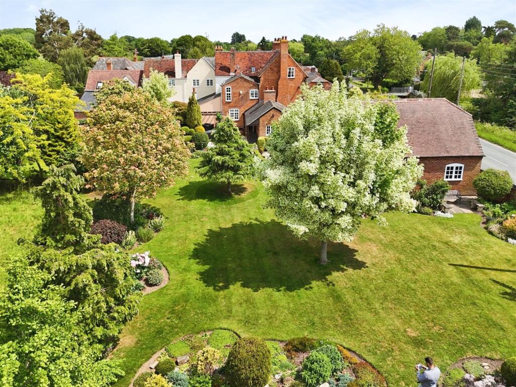 b945a027--4805-BE96-19CE33BB9A01-66306-0000156FD8C