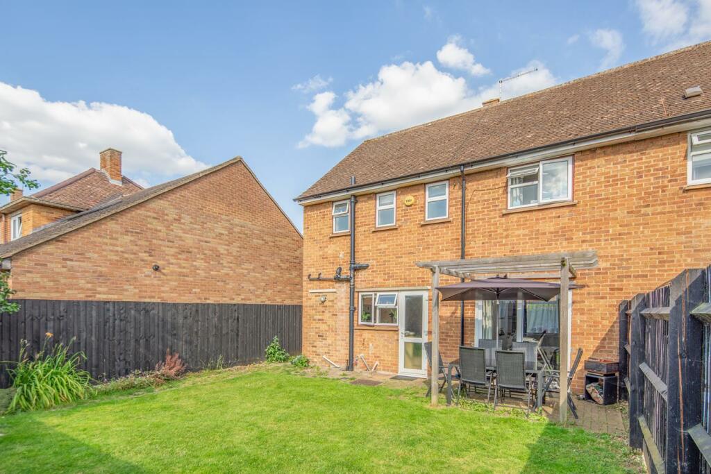 23-rear garden 2.jpg