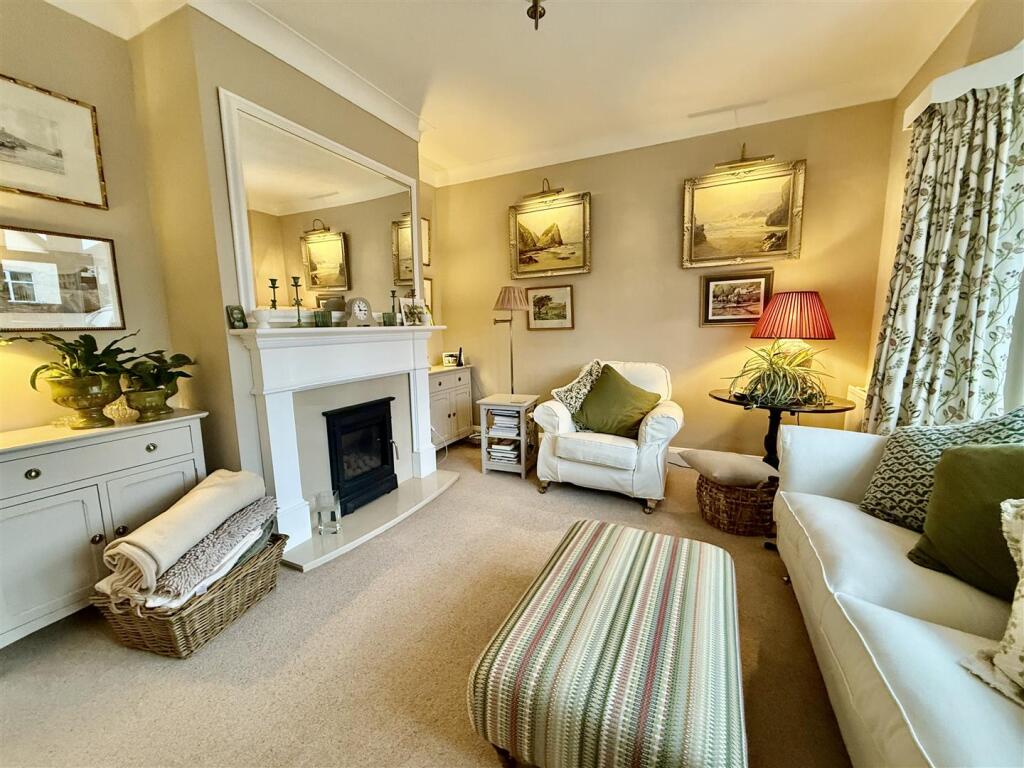 SITTING ROOM