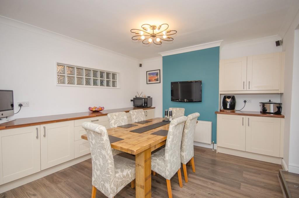 Kitchen-dining-family room pic 2.jpg