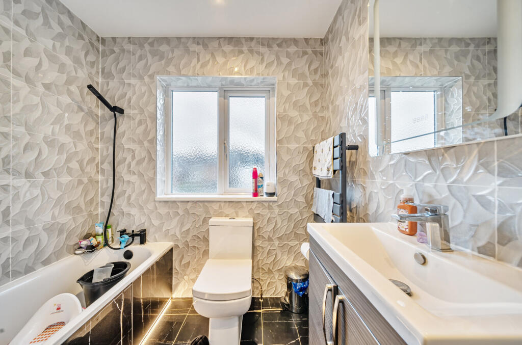 1328528-7-687fcaf...