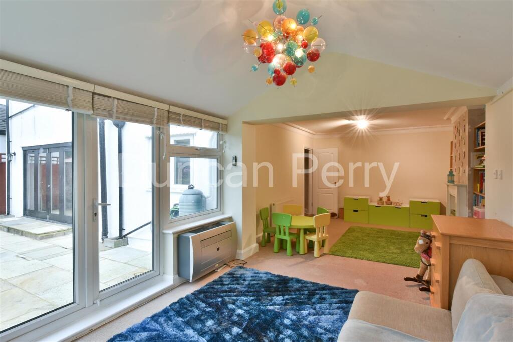 Family Room Pic 2.JPG