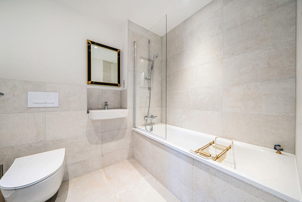 1394202-7-695d1f1...