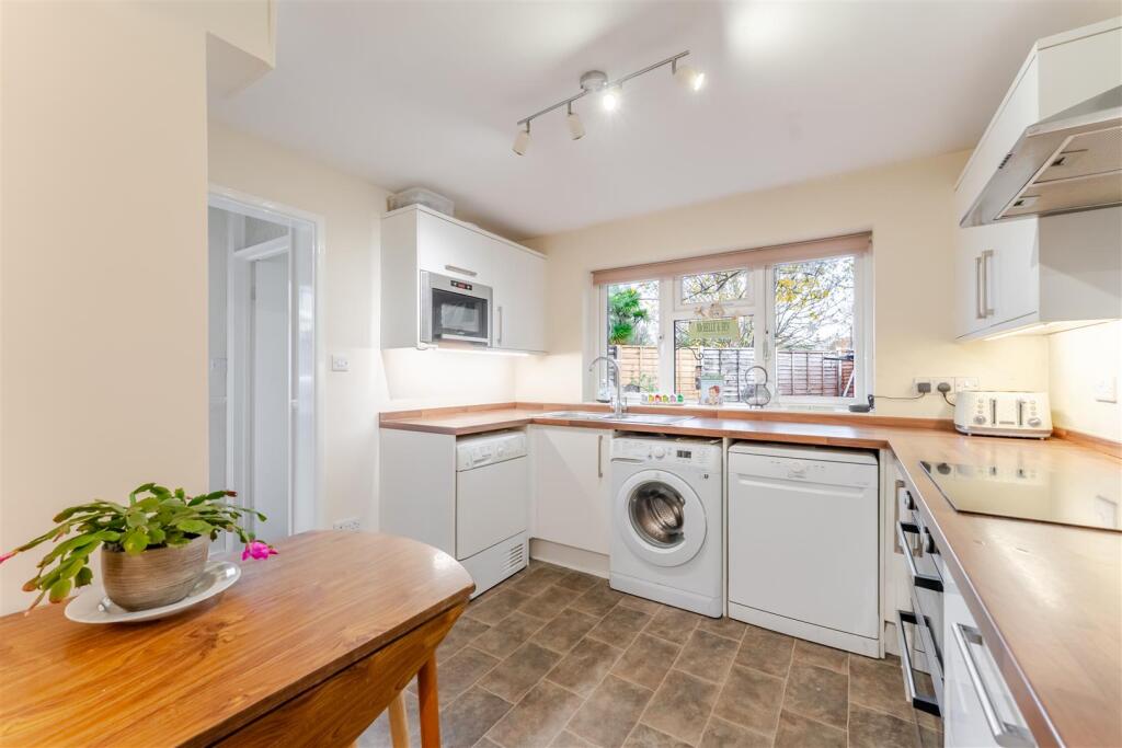 17 Court Avenue, Yatton40.jpg
