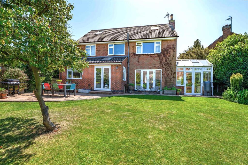 5 Banks Crescent-05.jpg