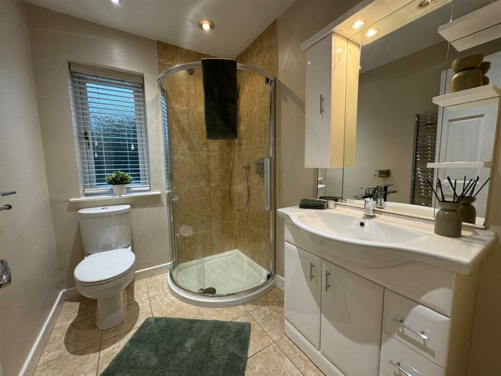 ENSUITE SHOWER ROOM