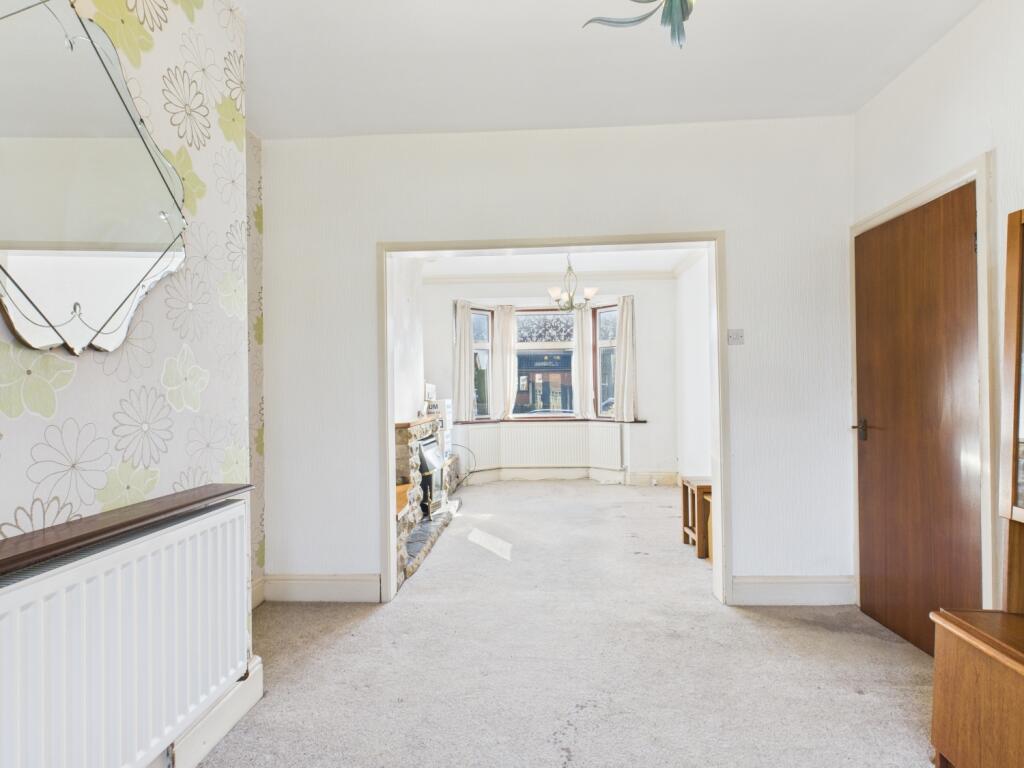 CAM03729G0-PR0171-STILL008