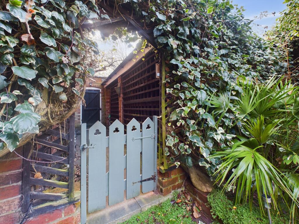 CAM02668G0-PR0026-STILL043