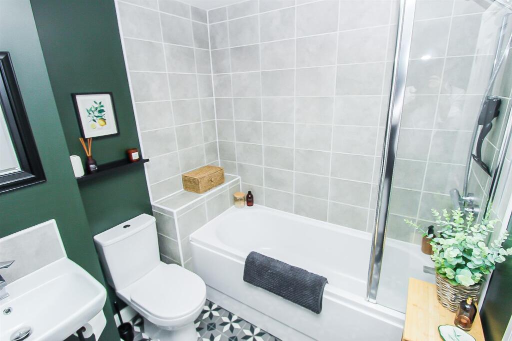 BATHROOM/W.C.