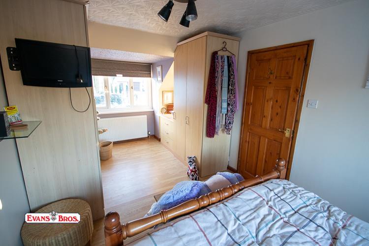 DOUBLE BEDROOM 2