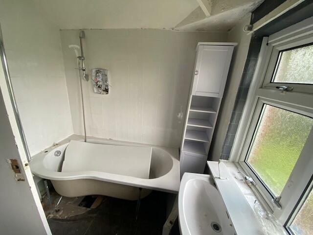 BATHROOM T202508221342.jpg