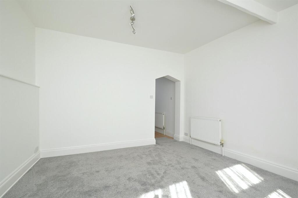 resizedLounge2.jpg