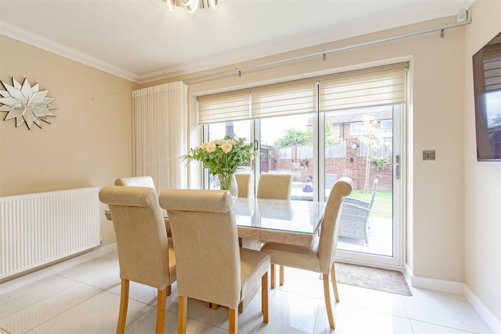 Kitchen/ Dining Room