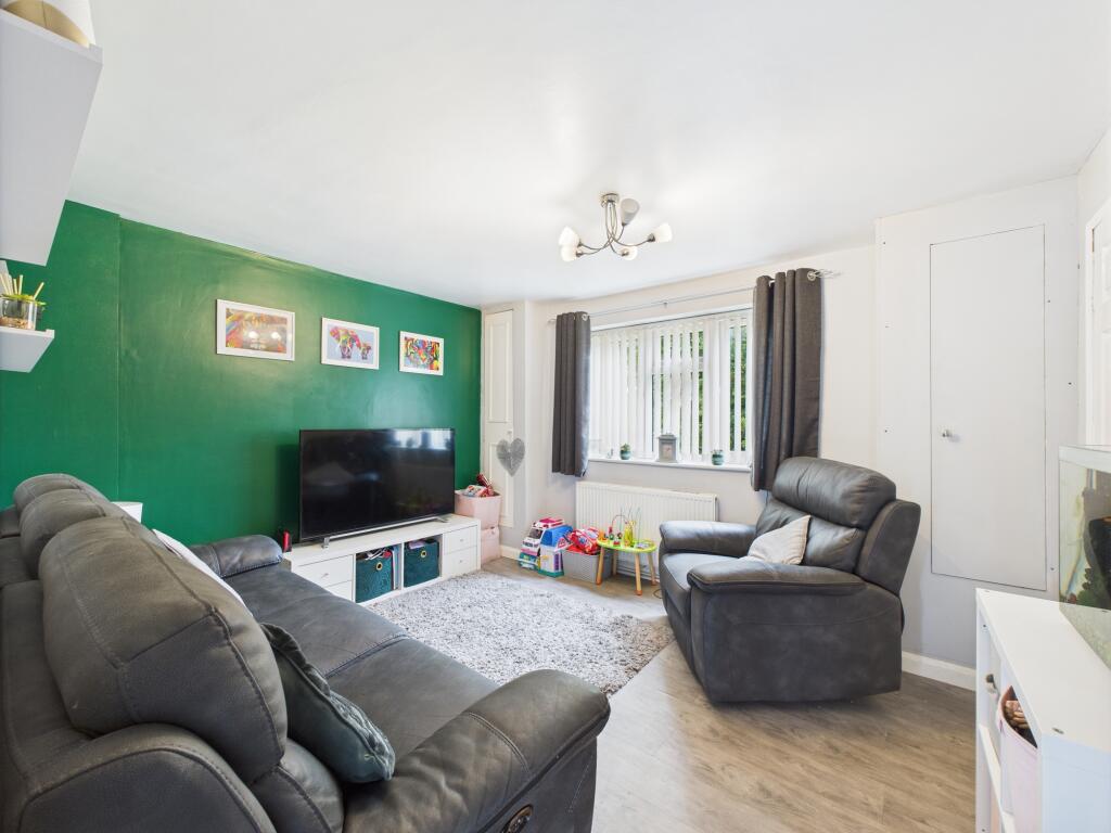 CAM04825G0-PR0142-STILL001